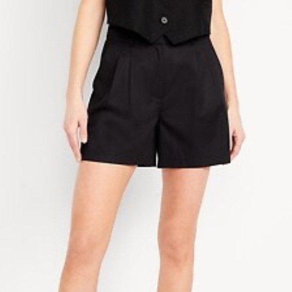 Old Navy Extra High Rise 5” Inseam Black Trouser Shorts - Picture 1 of 5